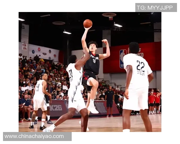 杨瀚森方回应争议：不存在暴饮暴食，开拓者队做好长时间培育方案；翻译刘禹铖发文回应“有人用他拉踩瀚森”